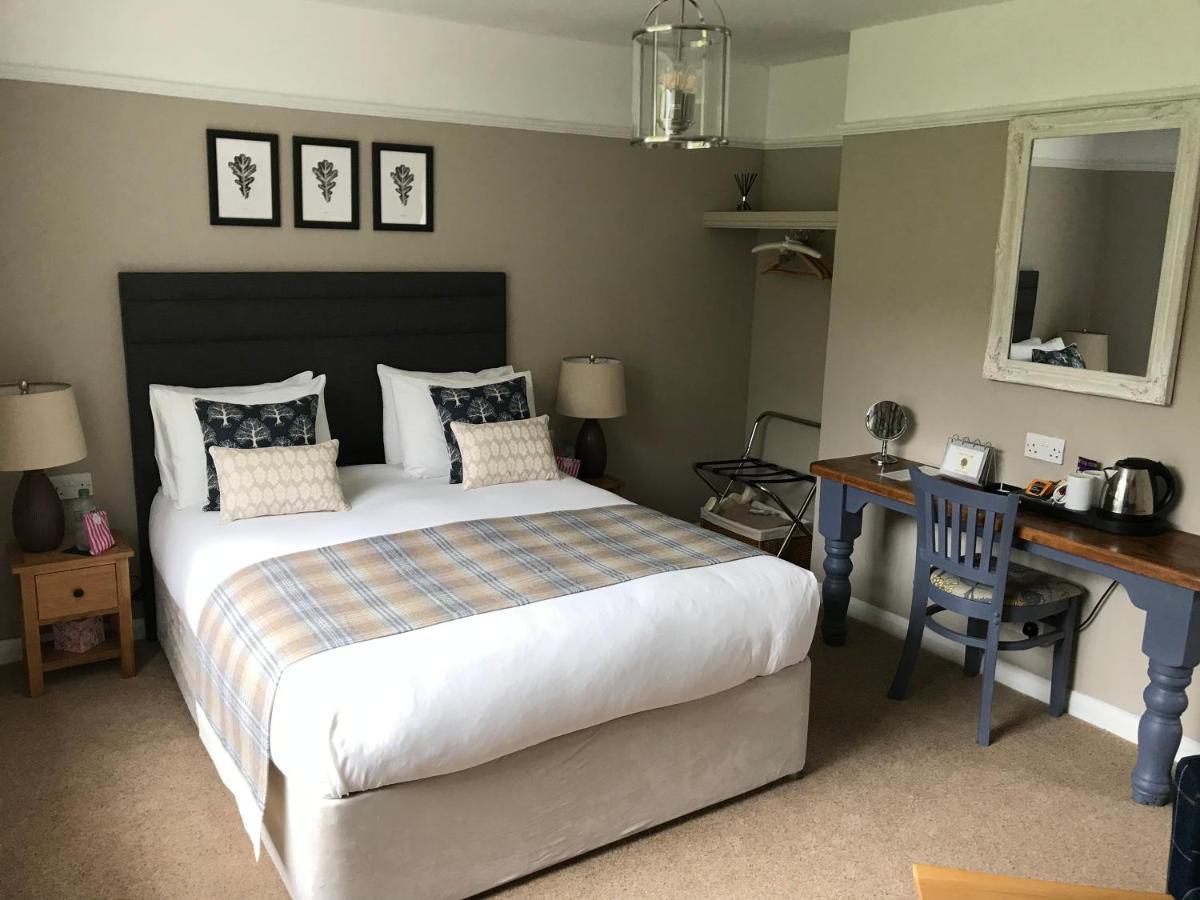 Oak Tree Lodge & Holiday Parking Burstow Esterno foto