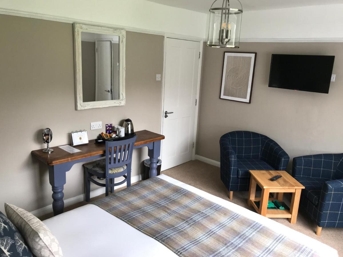 Oak Tree Lodge & Holiday Parking Burstow Esterno foto
